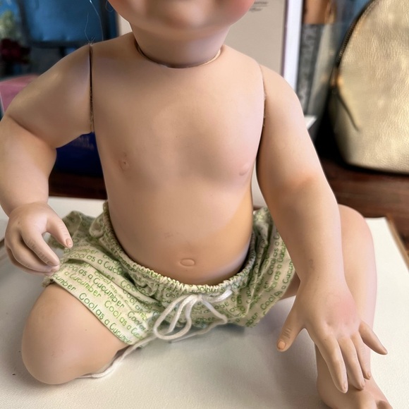 Ashton Drake Collections  “Cool as a Cucumber “ Titus Tomescu Porcelain doll. - Picture 6 of 6